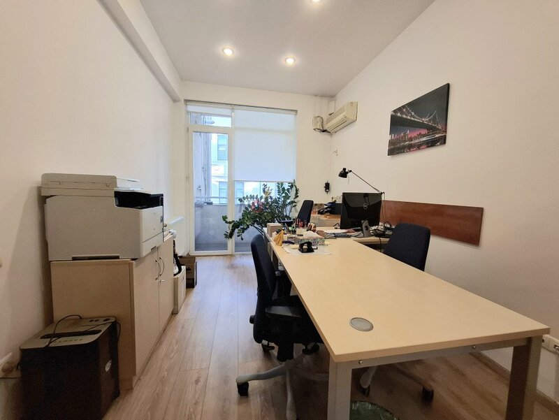 Unirii, Regina Maria, 2 camere, 80 mp, ideal birou.